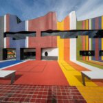 חזית קרמית צבעונית במרכז תרבות קהילתי באוסטרליה