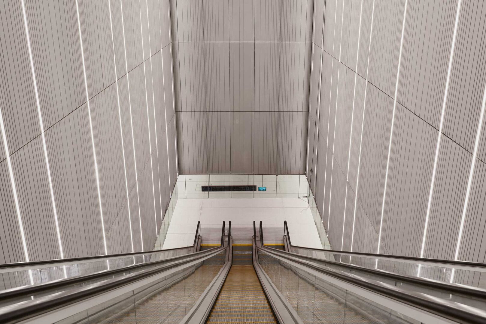 תחנות הרכבת הקלה RED LINE