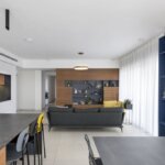 דירת קבלן סטנדרטית הפכה לדירה מעוצבת ונעימה / אדריכלית עדי אורנוב