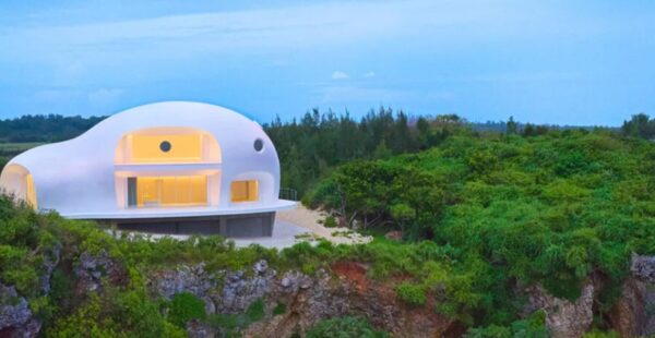 המגורים המפוסלים של האמנית Mariko Mori באי Miyako