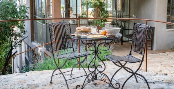 צימר במתת: החוץ הוא הפנים