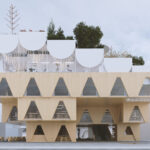 שמיים מתחת לעצים: ביתן לתערוכה