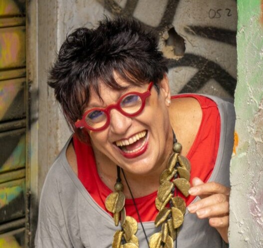 המרפסת הכי צבעונית של הסטנדאפיסטית הצבעונית מהגליל