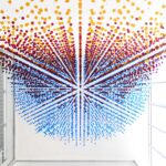 מיצב של 8,000 דיסקים צבעוניים באטריום של לובי