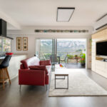 אדריכלית הפכה דירת קבלן, לדירתה המעוצבת והחכמה / שולי שכטר לבני