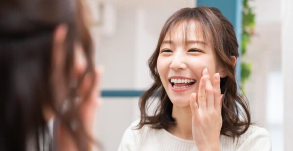חינוך לחיוך: היפנים משלמים למומחים כדי ללמוד איך לחייך