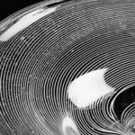 הדיאלוג של אריאל ערבות עם הזכוכית