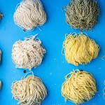 אטריות אריכות ימים: המסורת מאחורי הנודלס הסיני הארוך בעולם