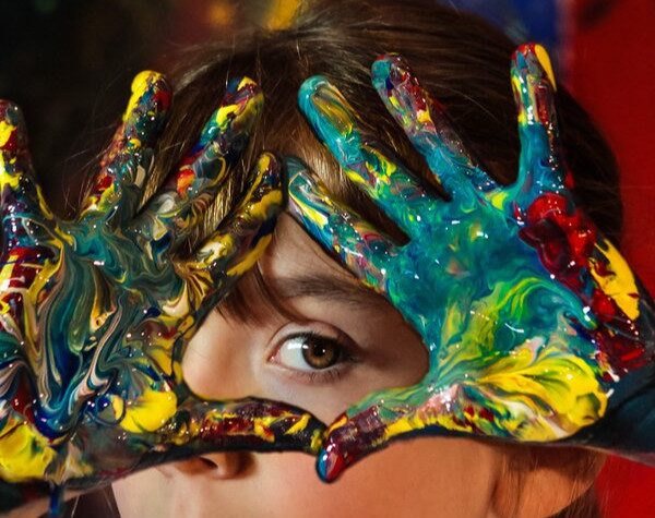 בת ה-16 שכבשה את עולם האמנות בסערה