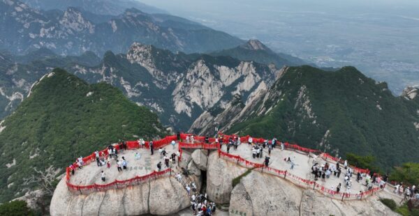 התה המסוכן ביותר בעולם – Huashan Teahouse, על פסגת הר Mount Hua