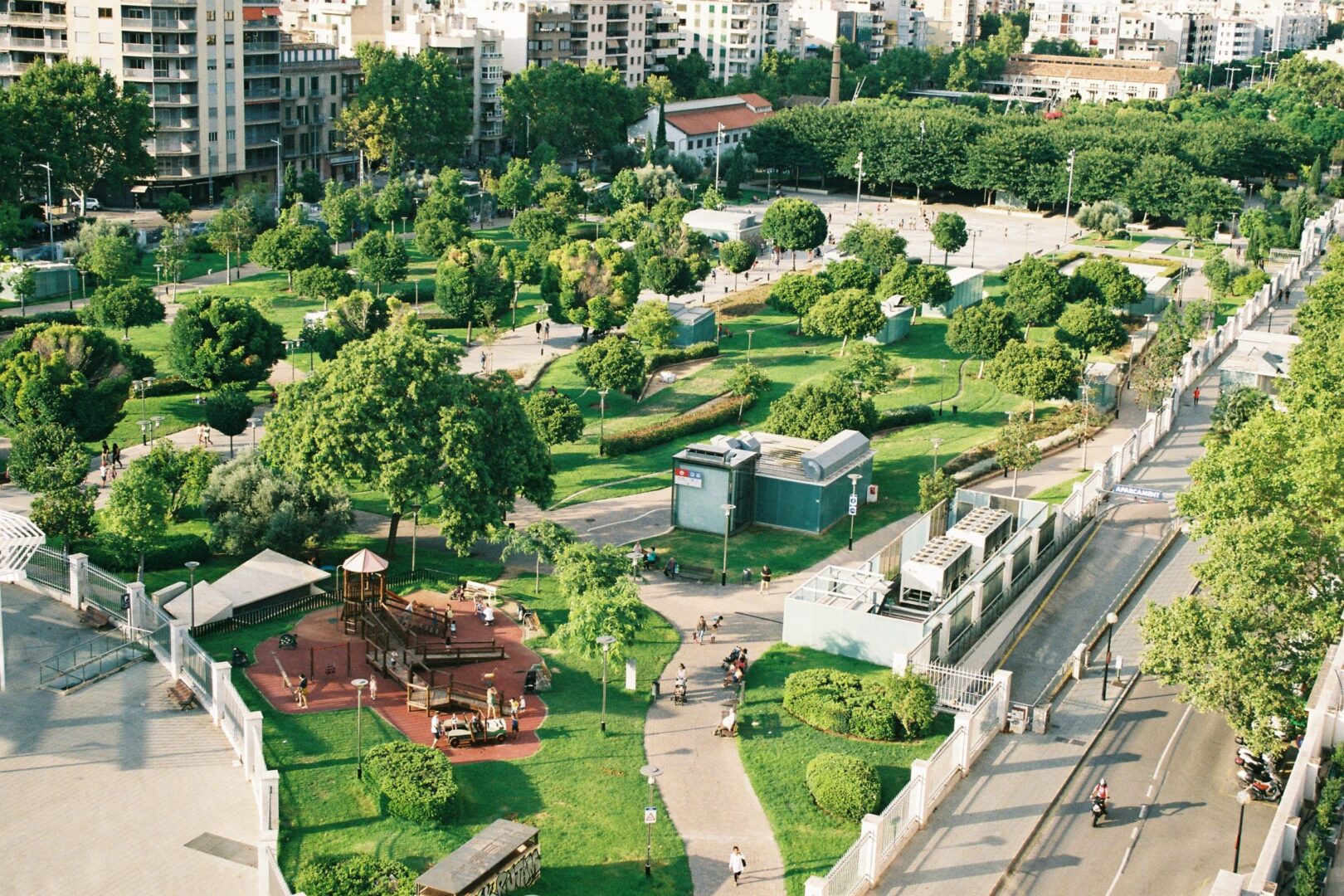 הקונספט של “עיר ב-15 דקות” – רווחה לאזרחים או קונספירציה לשלוט בהם?