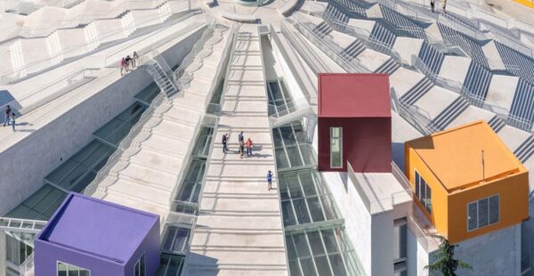 האנדרטה The Pyramid of Tirana באלבניה / MVRDV