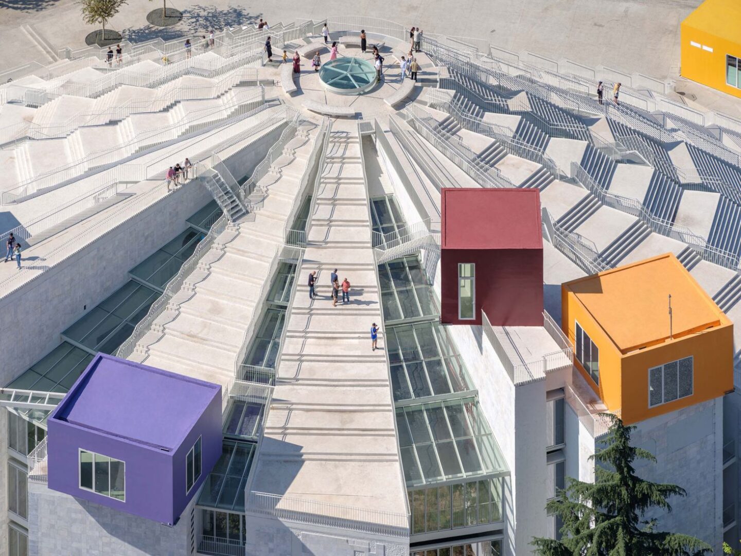 האנדרטה The Pyramid of Tirana באלבניה / MVRDV