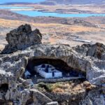 כנסיית Panagia Kakaviotissa, בתוך מערה ביוון