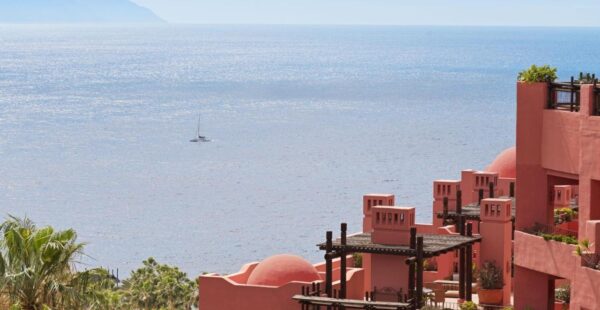 מלון בהשראה מורית: The Ritz-Carlton Abama, ב-Tenerife