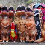 הטירוף של מרוצי הדינוזאורים T-Rex ביפן
