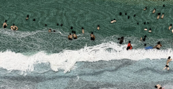 הרוחצים הקטנים בים, אצל אמנית הרקמה Sandrine Torredemer,