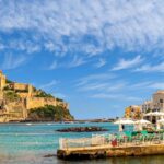 האי Ischia, המסתתר בין קאפרי לסיציליה