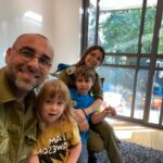 "בית מספר את הסיפור של המשפחה", אומר המעצב עומר טל