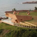 מתחם בילוי המעוצב כשונית עם מערות, בסין