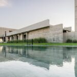 בית של צורות גיאומטריות מבטון