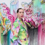 אמנית משחזרת בטקסטיל את יצירות המופת של הרוקוקו