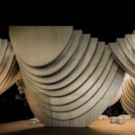 מערת אלומיניום מזהירה מפני השתלטות העיר על הטבע