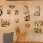 בית קפה בהודו, בנוי מבוץ וגללי פרות