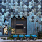 בית קפה עם קשקשים של דג מנחושת, בטוקיו