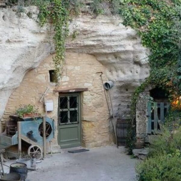 ביקור בכפרים אשר במערות העתיקות, בעמק הלואר