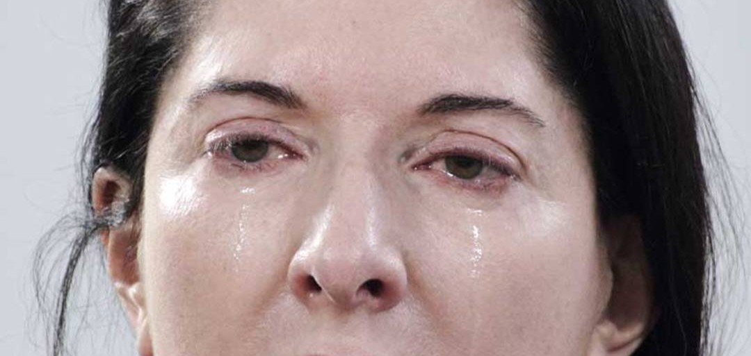 כאשר האמנית Marina Abramović שותקת, אבל נוכחת
