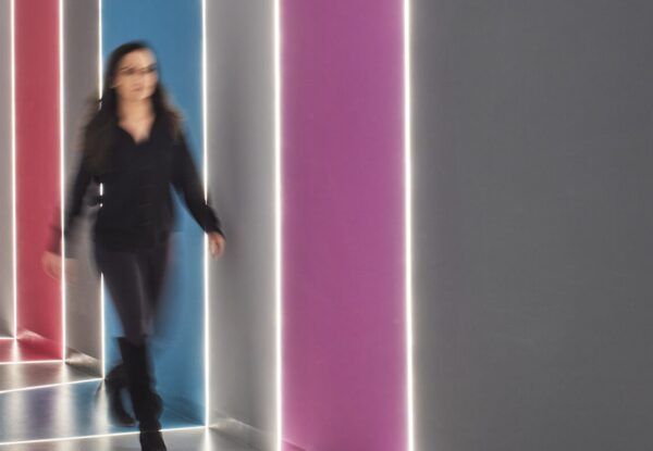 מנהרת זמן: משרד עם צבע, הומור ועוצמה נשית