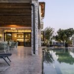 וילה ים תיכונית מודרנית, בלב אזור מגורים פסטורלי