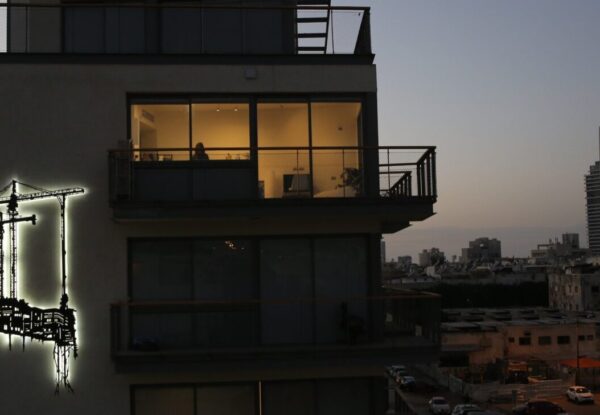 ניר אדוני מפסל בברזל נוף אורבני