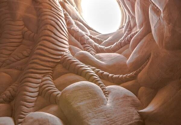 מתבודד יצר במשך 30 שנה בעבודת יד עולם תת-קרקעי במדבר ניו מקסיקו