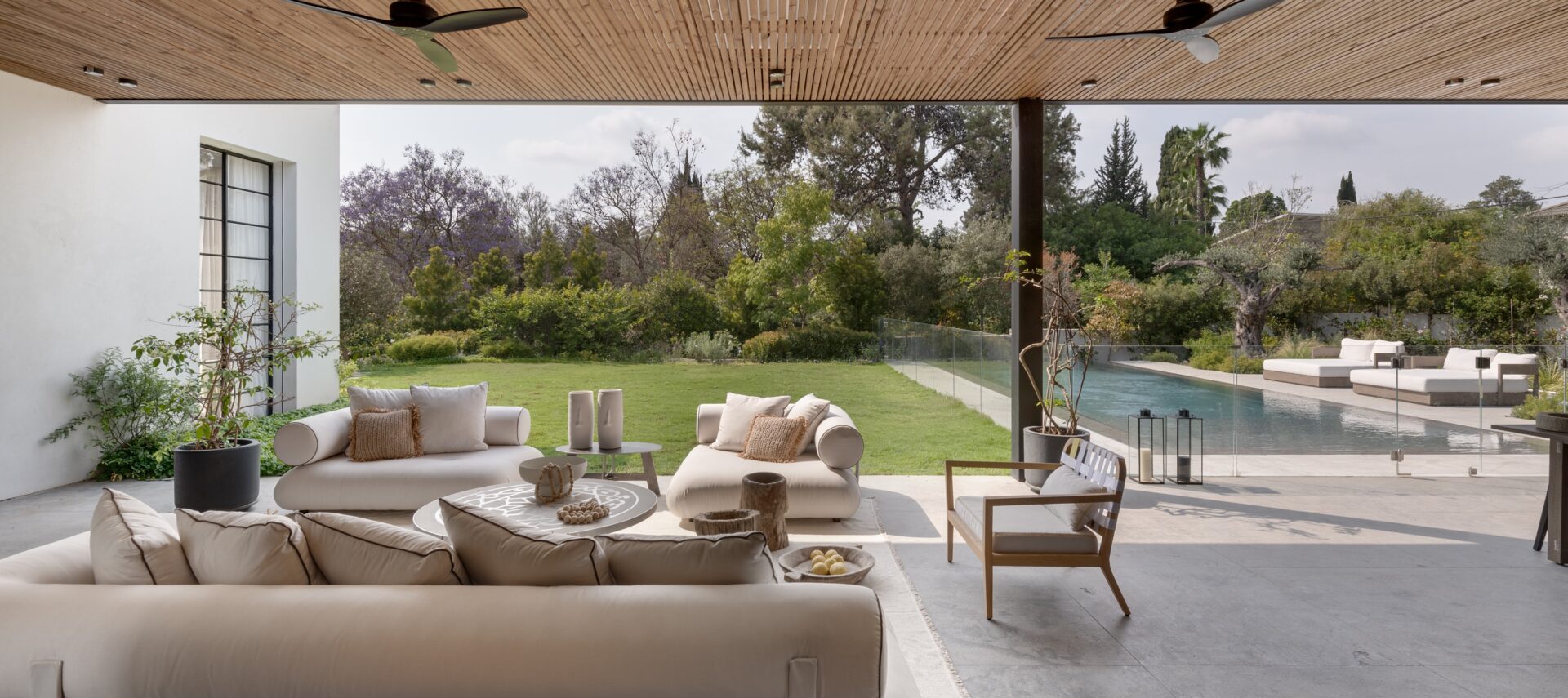 תעשייתי וחם בסביון: לופט ניו־יורקי למשפחה ישראלית מארחת