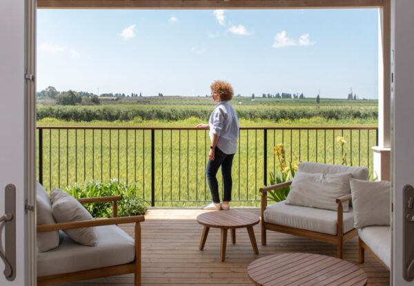 בית בסגנון נורדי-כפרי חמים, ביישובי גדרות