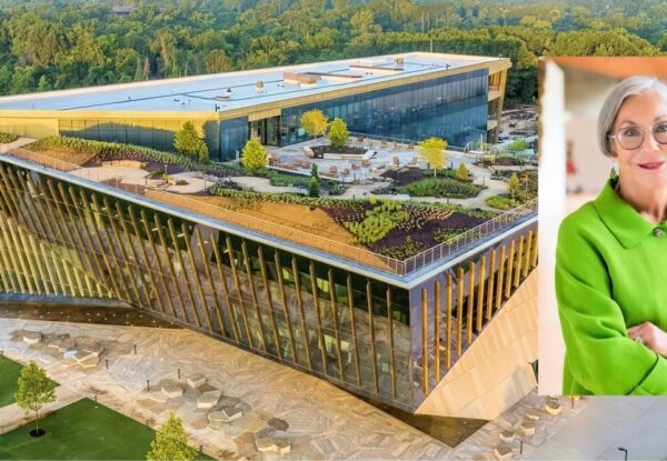 האישה העשירה בעולם פתחה בית ספר לרפואה עם שכר לימוד חינם