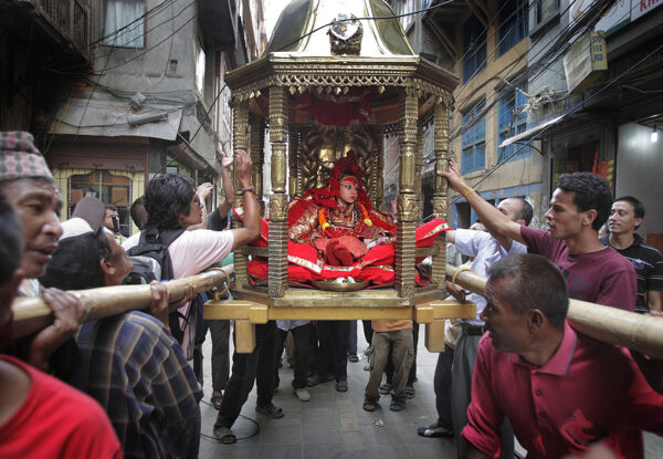 ילדה בת שנתיים נבחרה בנפאל לאלה חיה החדשה