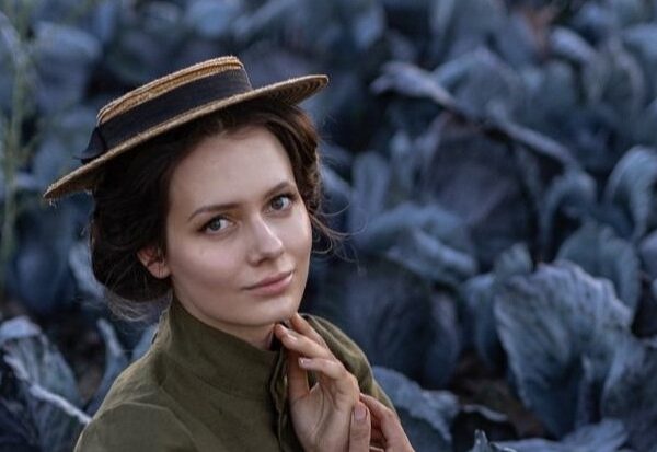 חיה בסרט: הצעירה שחוזרת למאה ה-19