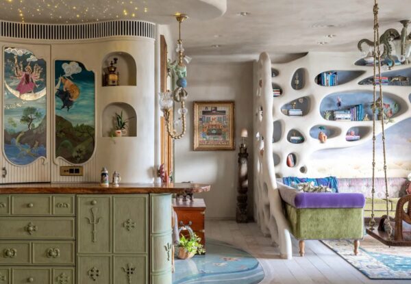 בית חלומי בהשראת ציורו האייקוני של מארק שאגאל "אני והכפר"