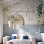 הבית היצירתי הזה עמד בפני קריסה לפני השיפוץ