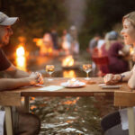 איפה יושבים לאכול פירות ים? באמצע הנהר