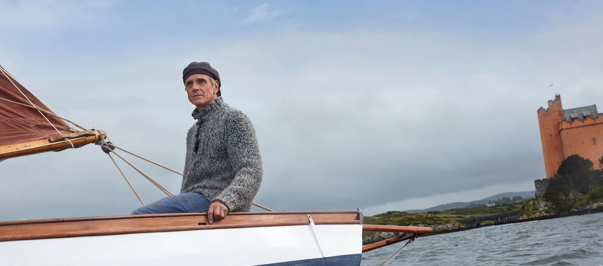השחקן Jeremy Irons מתגורר בטירה אירית מהמאה ה-15