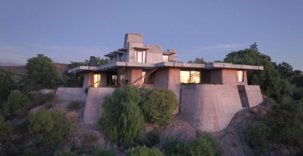 בית הבטון בהרי האנדים נראה כמו בממלכה רחוקה