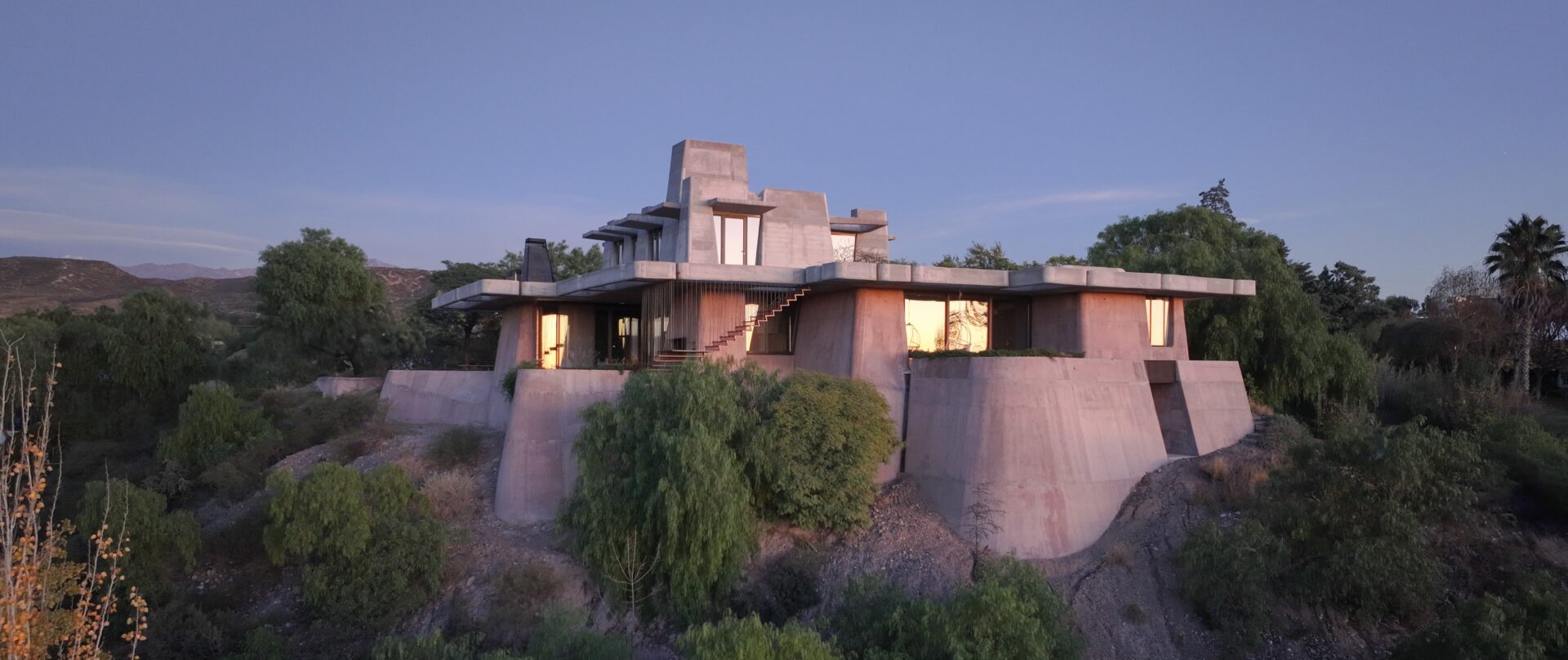 בית הבטון בהרי האנדים נראה כמו בממלכה רחוקה