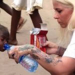 הצילה פעוט ניגרי מצמא ורעב ועתה הוא סיים אוניברסיטה