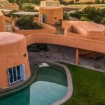 הוילה המפוסלת בהשראת לבוש הנשים הסרדיניות