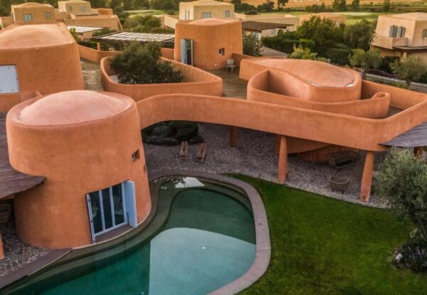 הוילה המפוסלת בהשראת לבוש הנשים הסרדיניות