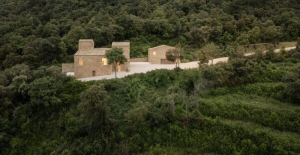 המעצב שנטש את לונדון, לבית חווה בנוף הכפרי המבודד של ג'ירונה